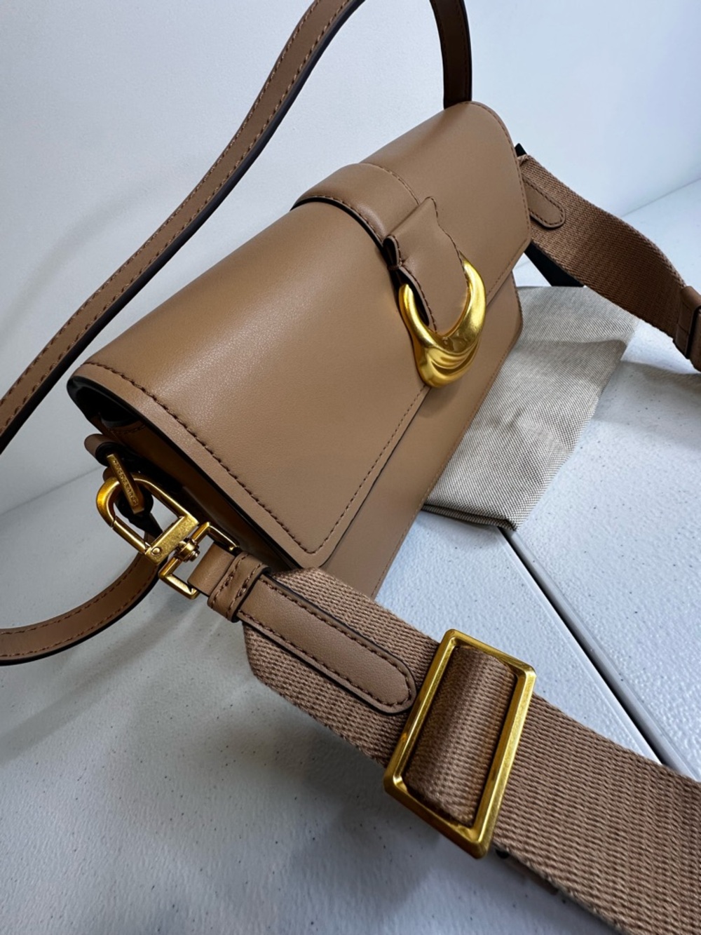 Donna Karan Valley Stream Tan Leather Flap Bag Gold Hardware Crossbody NWT - Picture 5 of 9